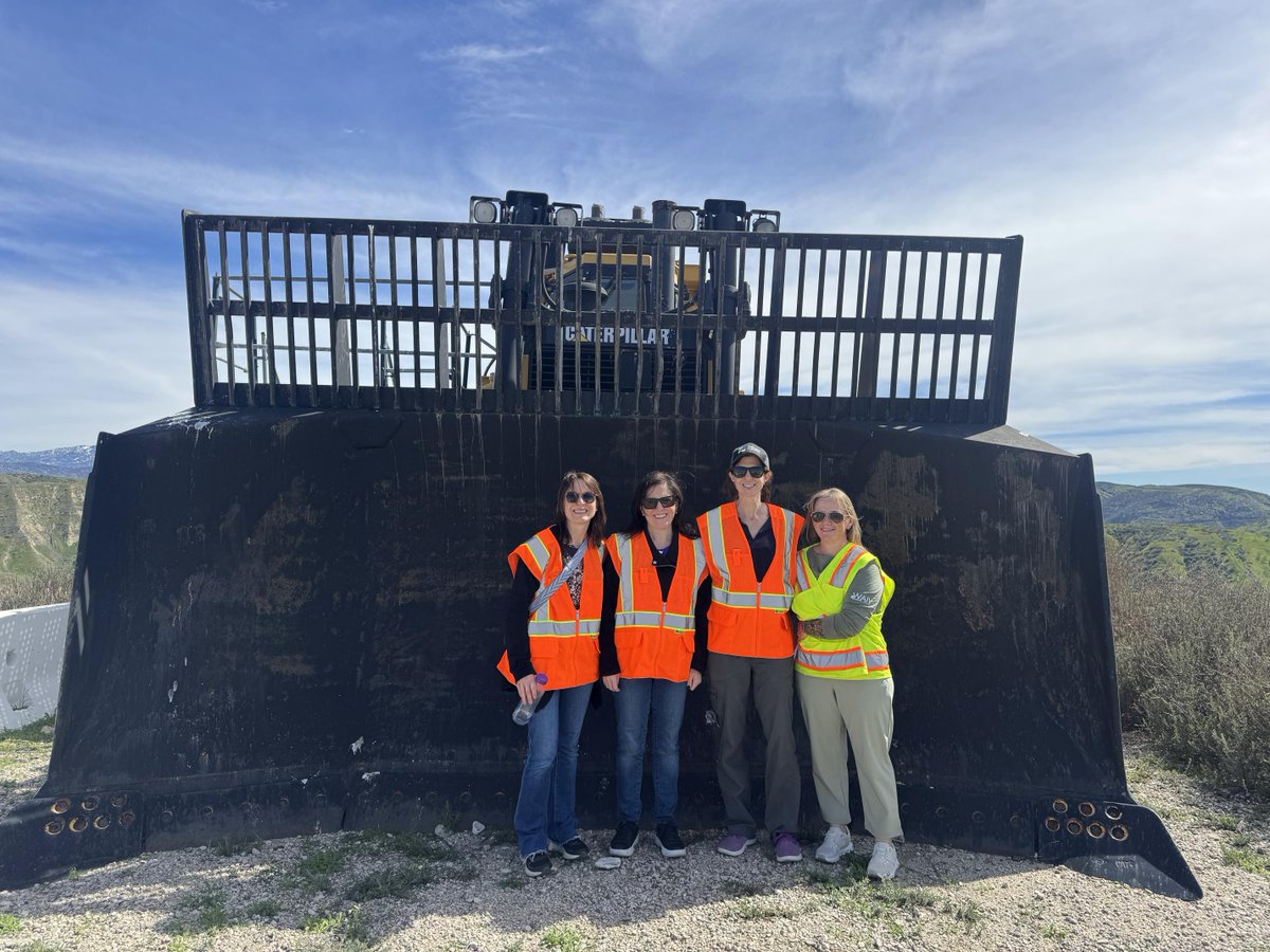 SWANA's tweet image. 🚐 SWANA CEO Amy Lestition Burke toured @RCWaste's Lamb Canyon Landfill in CA, managing 2,400+ tons daily.

The team visited the Educational Center, Recycling Park, HHW facility &amp;amp; Found It Again Store, highlighting #safety, diversion &amp;amp; #reuse. ♻️

Thanks for hosting us! 💐