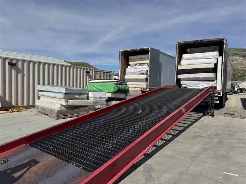 SWANA's tweet image. 🚐 SWANA CEO Amy Lestition Burke toured @RCWaste's Lamb Canyon Landfill in CA, managing 2,400+ tons daily.

The team visited the Educational Center, Recycling Park, HHW facility &amp;amp; Found It Again Store, highlighting #safety, diversion &amp;amp; #reuse. ♻️

Thanks for hosting us! 💐