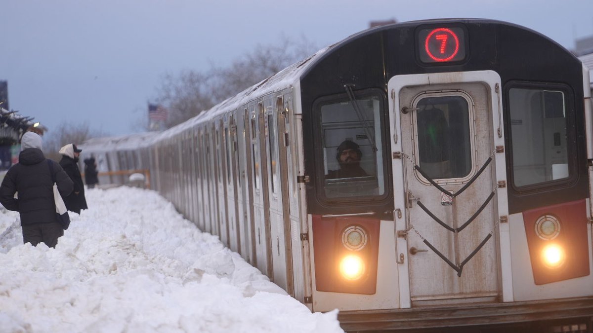 businessamnl's tweet image. Sneeuwstorm legt noordoosten Verenigde Staten lam businessam.be/sneeuwstorm-le… #sneeuwstorm #winterstorm #VerenigdeStaten #Reisproblemen #vluchtverstoringen