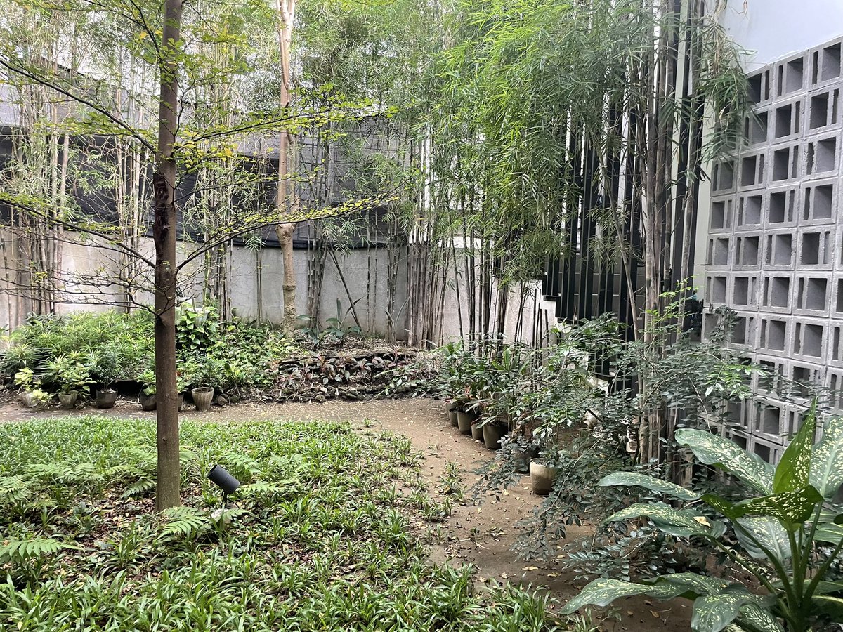 DebbieZshornack's tweet photo. Natures Raindance
Bordering Marikina City and Quezon City, Metro Manila

Home of a family friend. Designed by their son, an architect. https://t.co/tRylbBBqbk