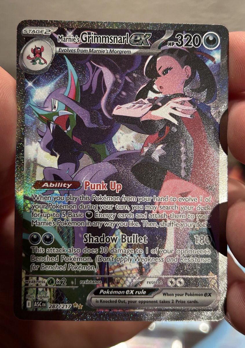 These give the same aura, almost like it’s a head to head⚔️⚔️

I need to get my hands on Cynthia’s Garchomp😩