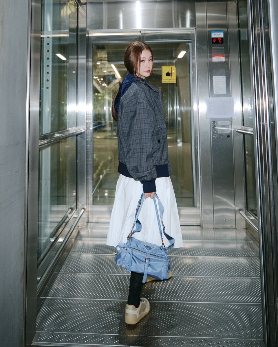 “ปอนด์ ณราวิชญ์” และ “น้ำตาล ทิพนารี” พร้อมออกเดินทางไปร่วมงาน Prada Fall Winter 2026 Womenswear Fashion Show ณ กรุงมิลาน ประเทศอิตาลี ที่จะจัดขึ้นวันที่ 26 กุมภาพันธ์นี้ เวลา 14:00 น. ตามเวลาท้องถิ่น 
สามารถรับชมไลฟ์ผ่าน Prada Thailand Line Official Account ได้ เวลา 20:00 น.