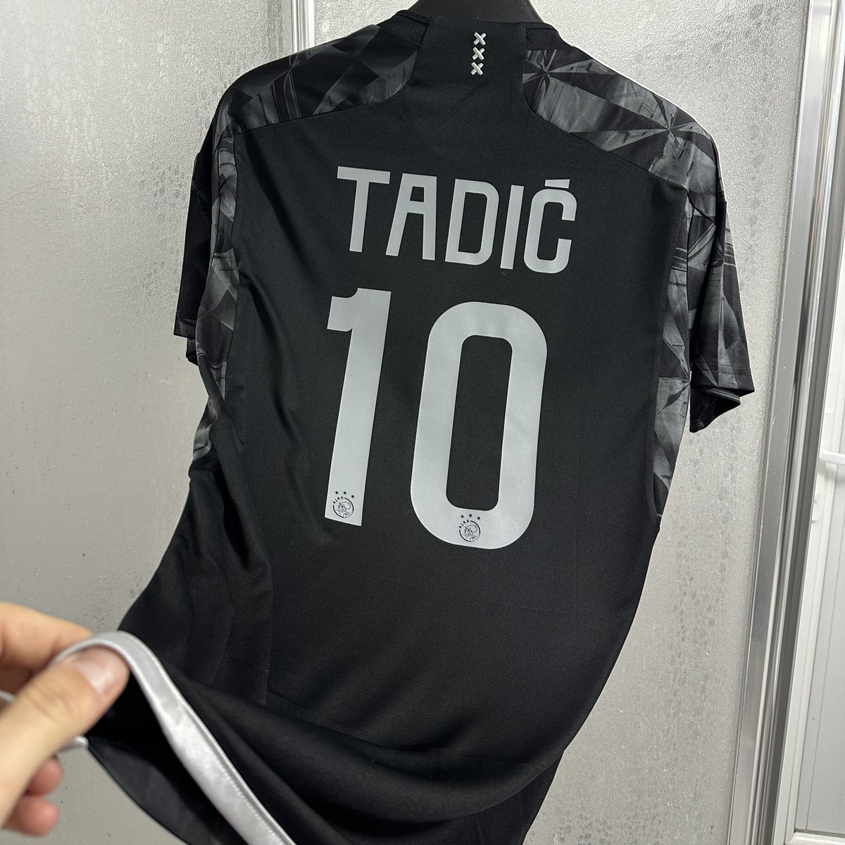 Ajax Siyah Forma (İsimsiz/Tadic)

1500₺🎉

S M L XXL Beden✅