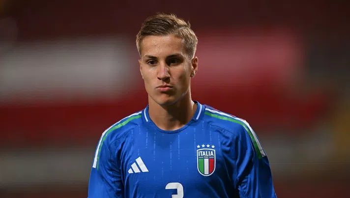 EbbastaParadise's tweet photo. Occhi accesi sul baby talento italiano Mattia #Marello classe 2008 un quinto di sinistra con un piedino mancini delizioso 🔜🇮🇹
⚫️🔵
#InterU19BetisU19 #InterU19 #YouthLeague https://t.co/WKbzfAsw3q