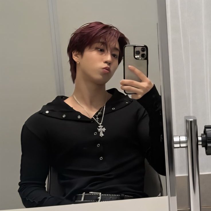 luquokka_'s tweet photo. ✨𝑀𝒾𝓇𝓇𝑜𝓇 𝒮𝑒𝓁𝒻𝒾𝑒 𝓌𝒾𝓉𝒽 𝓂𝓎 𝐻𝒶𝓃𝓃𝒾𝑒✨

#ssd #stayselca #Stayselcday #HanJisung #straykids #한 https://t.co/Q0EdSwrNH0
