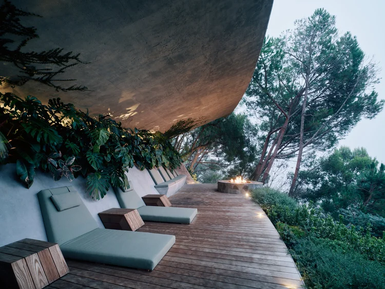 How do you add to a Lautner masterpiece without disturbing the hillside? You look under the pool. 🏊‍♂️⛰️
By utilizing the original 1982 concrete cantilever, <a href="/ConnerPerryArch/">Conner & Perry Architects, Inc.</a> created a "hidden cavern" lounge that honors the genius of organic architecture.

Full story and process