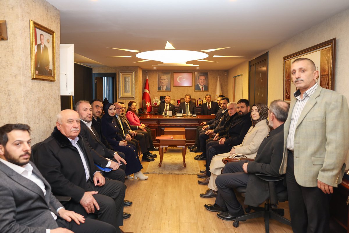 mustafademir's tweet photo. 📍 Ankara / Sincan

Sincan Belediyesi Belediye Başkanımız Sayın Murat Ercan ile bir araya gelerek; mübarek Ramazan ayı boyunca hemşehrilerimiz için planlanan programları ve ilçemizde yürütülen hizmetleri kapsamlı şekilde değerlendirdik.

Ardından AK Parti Sincan İlçe Başkanlığımızı ziyaret ederek, İlçe Başkanımız Sayın Mustafa Özcan ve kıymetli teşkilat mensuplarımızla bir araya geldik.

Sincan’da önceliğimiz; insanı merkeze alan, eser ve hizmet siyasetiyle ilçemizi her alanda daha ileriye taşıyan bir anlayışı kararlılıkla sürdürmektir.

#MilletimizleNiyetimizBir

@Mstafa_Ozcan 
@MuratErcan0606 
@SincanAkParti 
@ankarasincanbld