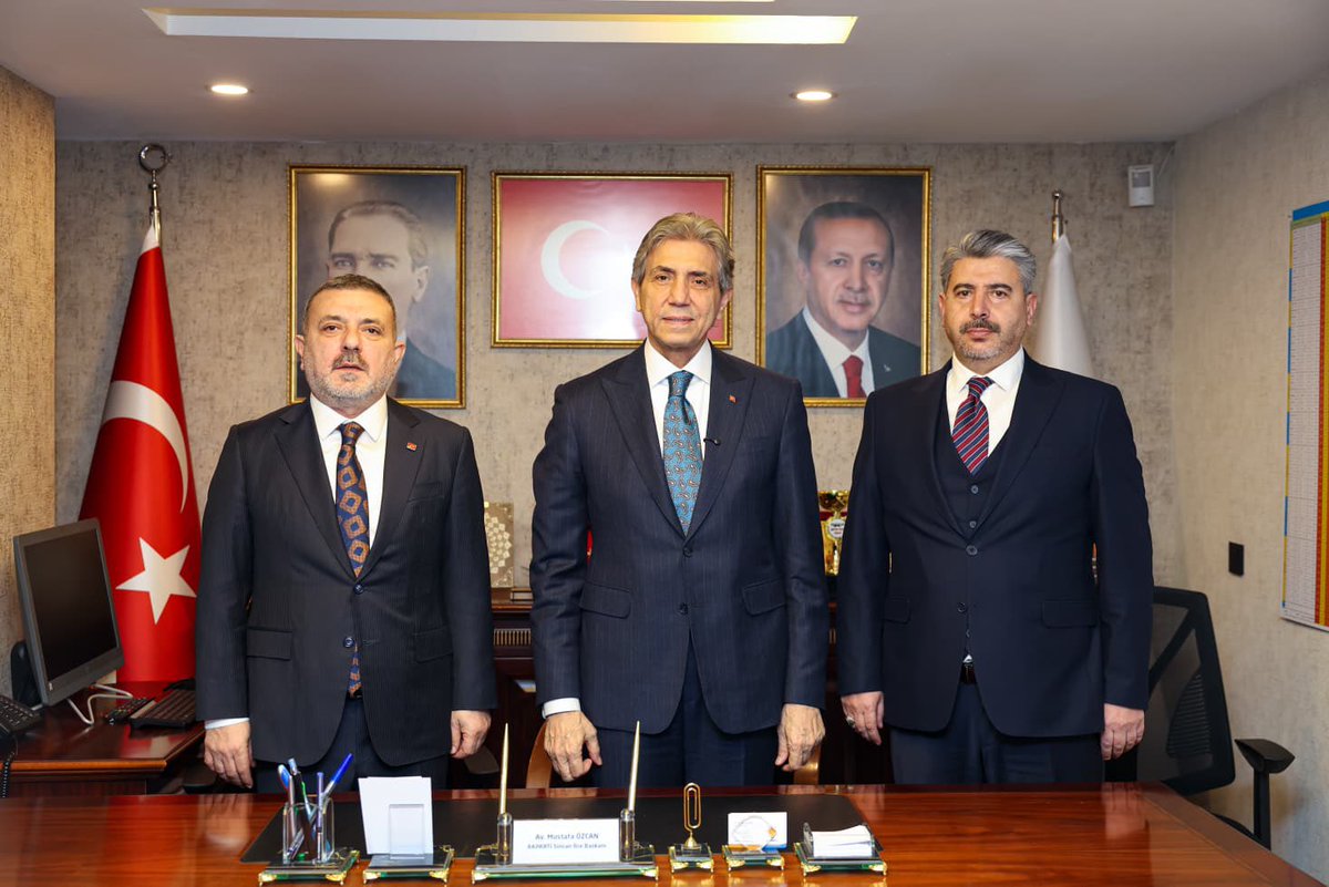 mustafademir's tweet photo. 📍 Ankara / Sincan

Sincan Belediyesi Belediye Başkanımız Sayın Murat Ercan ile bir araya gelerek; mübarek Ramazan ayı boyunca hemşehrilerimiz için planlanan programları ve ilçemizde yürütülen hizmetleri kapsamlı şekilde değerlendirdik.

Ardından AK Parti Sincan İlçe Başkanlığımızı ziyaret ederek, İlçe Başkanımız Sayın Mustafa Özcan ve kıymetli teşkilat mensuplarımızla bir araya geldik.

Sincan’da önceliğimiz; insanı merkeze alan, eser ve hizmet siyasetiyle ilçemizi her alanda daha ileriye taşıyan bir anlayışı kararlılıkla sürdürmektir.

#MilletimizleNiyetimizBir

@Mstafa_Ozcan 
@MuratErcan0606 
@SincanAkParti 
@ankarasincanbld