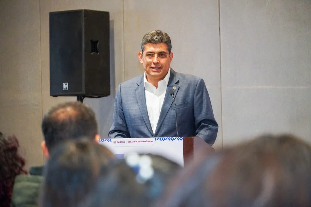 DesEconomicoOax's tweet photo. Con la conducción del Gdor. @Salomonj, Oaxaca consolida un entorno de gobernabilidad y certeza que fortalece la confianza de compañías como @FibraDanhos, @Tiendas3B, @MineraCuzcatlan, #JRCMiningConstruction, @Chedrauioficial, que hoy apuestan por el estado. https://t.co/h8KzqWiqyZ