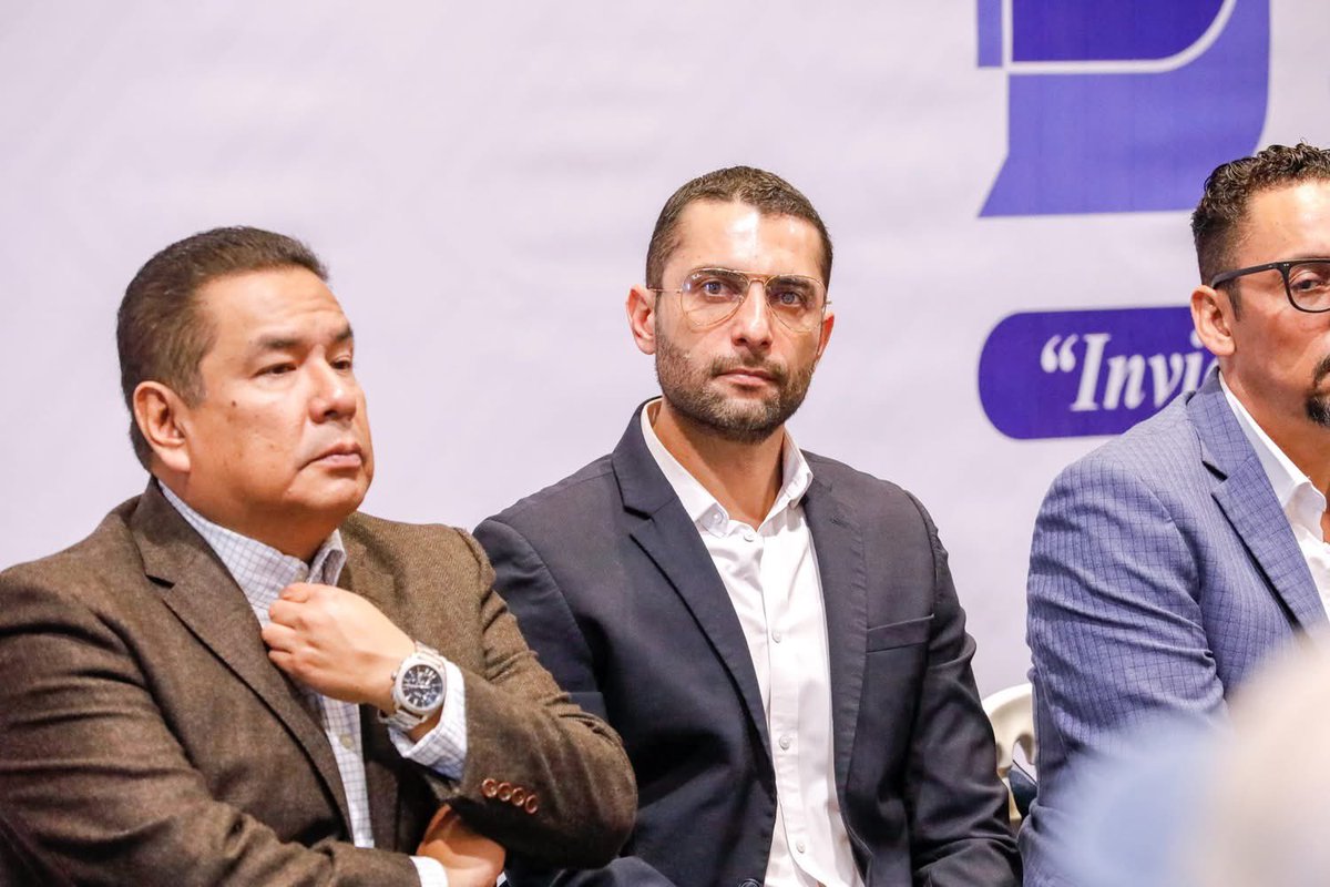 DesEconomicoOax's tweet photo. Con la conducción del Gdor. @Salomonj, Oaxaca consolida un entorno de gobernabilidad y certeza que fortalece la confianza de compañías como @FibraDanhos, @Tiendas3B, @MineraCuzcatlan, #JRCMiningConstruction, @Chedrauioficial, que hoy apuestan por el estado. https://t.co/h8KzqWiqyZ