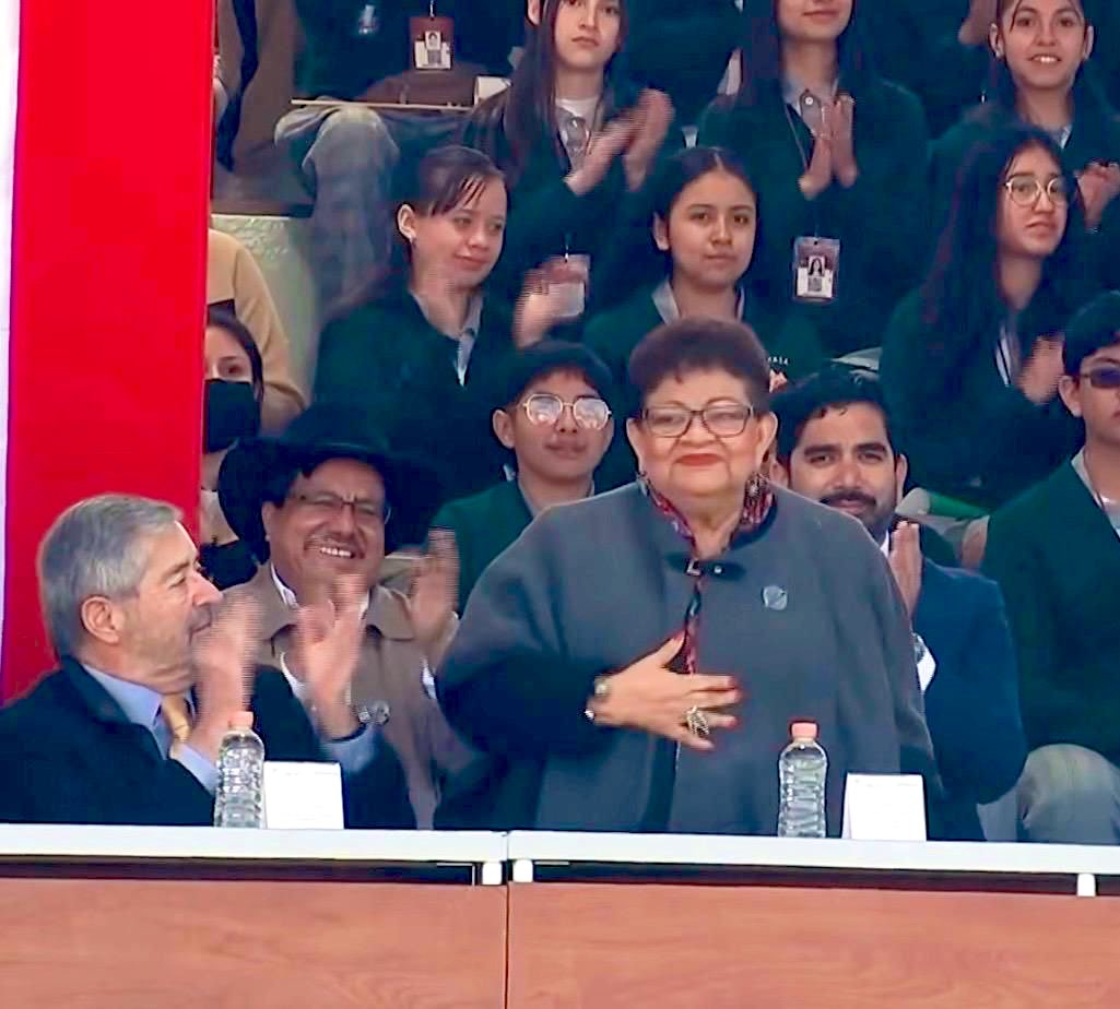 Con respeto y rindiendo honores, asistí a la ceremonia por el Día de la Bandera Nacional, encabezada por la presidenta <a href="/Claudiashein/">Claudia Sheinbaum Pardo</a>.
Nuestros símbolos patrios son parte de nuestra identidad, nuestra cultura y la riqueza de la historia mexicana; también representan la dignidad,