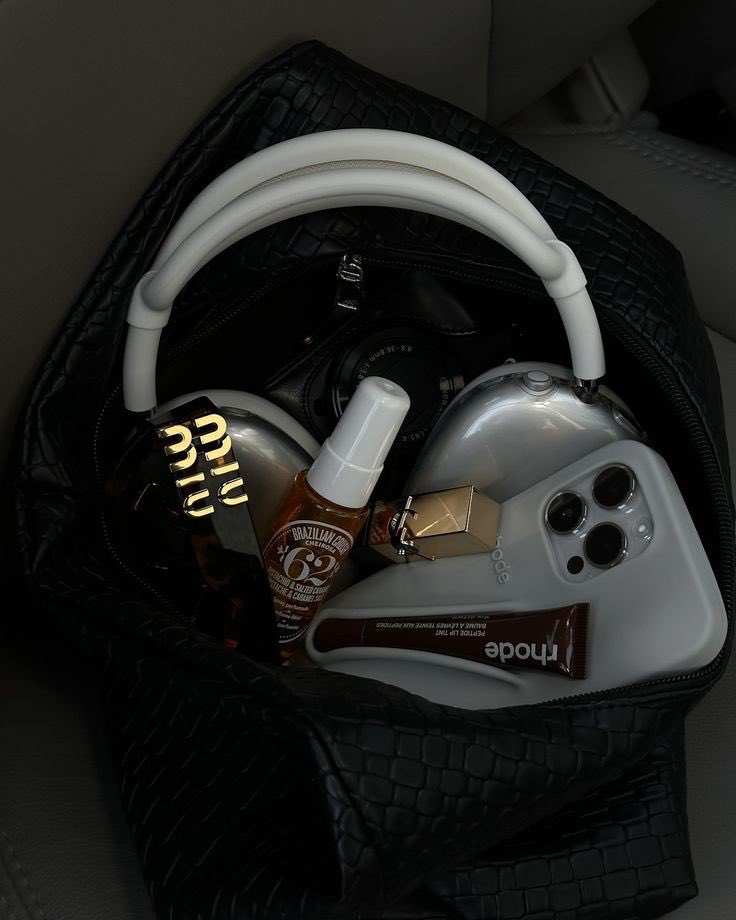 ceelune_'s tweet photo. upgrade your life in silence https://t.co/u4L6FmFy8V