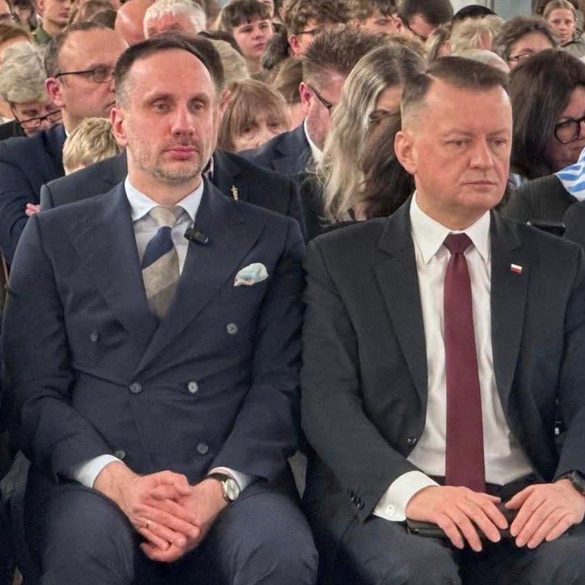 S l a v e n t y tweet media