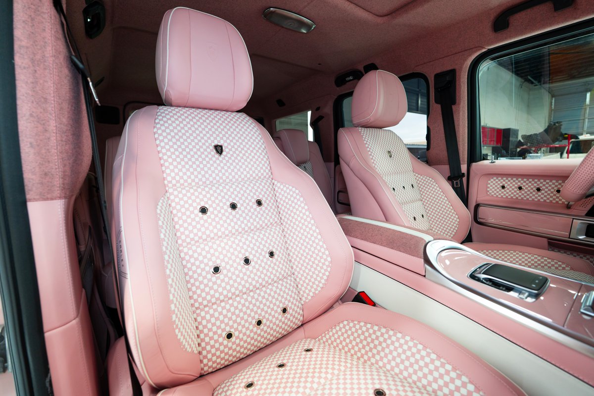 HighlineAutos's tweet image. 1 of ONLY 50 Worldwide!
When Exclusivity meets Elegance ✨ 

With Delivery Miles, this Beautiful Carlex Rose Vintage could be yours!

Nappa pink hue leather, bespoke stitching &amp;amp; refined finishes.

CLICK to View Listing: highline-autos.com/vehicles/2025-…

#carlex #gwagon #mercedesamg #amg