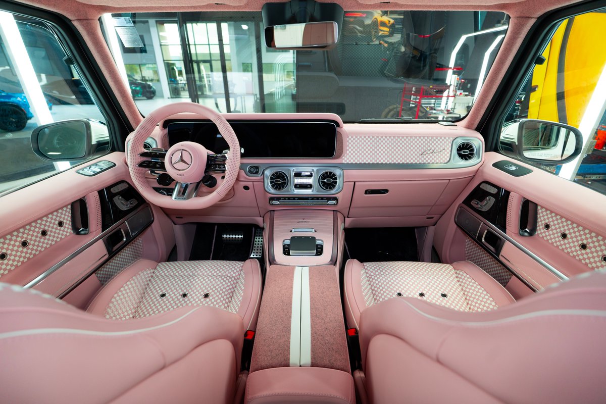 HighlineAutos's tweet image. 1 of ONLY 50 Worldwide!
When Exclusivity meets Elegance ✨ 

With Delivery Miles, this Beautiful Carlex Rose Vintage could be yours!

Nappa pink hue leather, bespoke stitching &amp;amp; refined finishes.

CLICK to View Listing: highline-autos.com/vehicles/2025-…

#carlex #gwagon #mercedesamg #amg