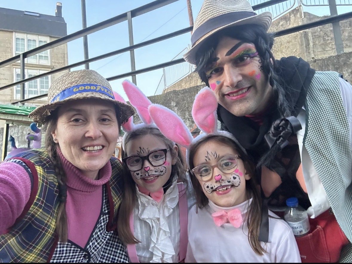 Fin de #carnaval #entroido #comparsa #OsScratchados #2026 <a href="/ScratchFene/">Scratch Fene</a> <a href="/JohnDeere/">John Deere USA</a> <a href="/edgar_vigo/">Edgar Vigo</a> #tractores #agricultores #conejitos , #gracias un año más !! 🎭👩🏻‍🌾🐰