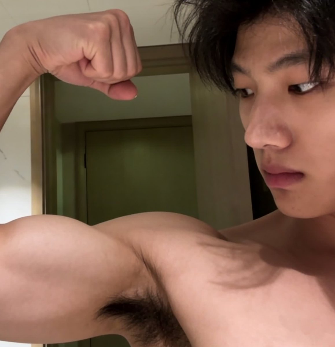 年轻的继父 tweet media