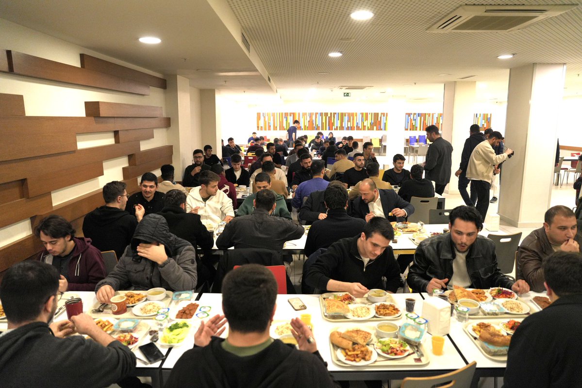 📍 Florya Yükseköğrenim Erkek Öğrenci Yurdu

İftarın bereketi, gençliğin enerjisiyle birleşince bir başka güzel! 🌙

Öğrenci kardeşlerimizle aynı sofrada buluştuk, Ramazan’ın huzurunu hep birlikte paylaştık.