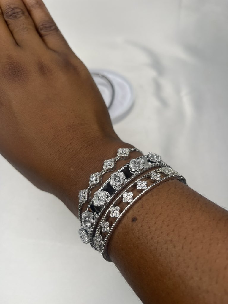 Zurielle_ng's tweet photo. Bracelet stacks 😍
Frame 1 🏷️16k
Frame 2 🏷️17k
Frame 3 🏷️10,500
Frame 4 🏷️17k

Send a DM to shop 🤍 https://t.co/ihbNhwSeGx