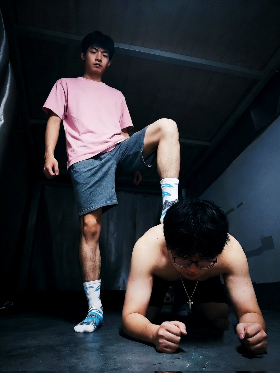 XFZLOVEGC's tweet photo. 征服的重力来自你脚下，而我正好是那片安全的尘埃。

福崽是顾迟一辈子狗狗
顾迟也是福崽一辈子主人

👨‍🔧@chichi218277
🐶@bdsmsuosuo
#BDSM #狗奴 #锁狗 #锁 https://t.co/Y5pbHQxe6V