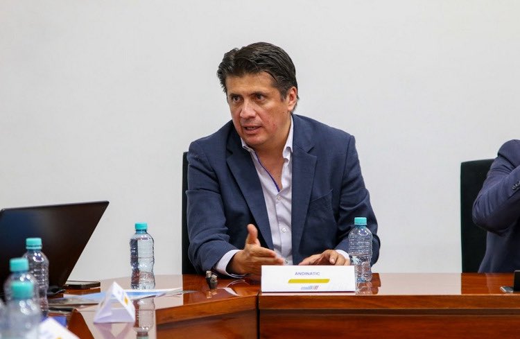 MinGobiernoEc's tweet photo. Dialogamos con los representantes de la Federación Nacional de Transportistas Pesados, FENATRAPE y ANDINATIC sobre los temas relativos al transporte de carga pesada en la frontera sur. https://t.co/LByPztEECy