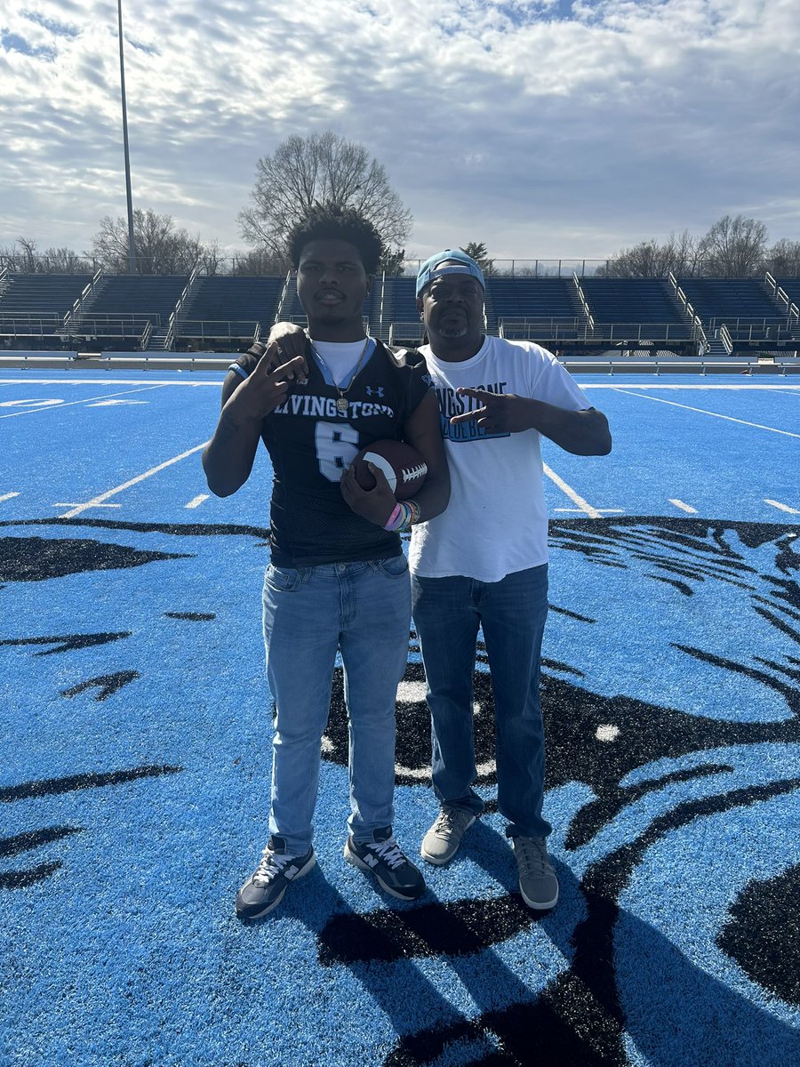 DemirHouston1's tweet photo. Blessed to receive my first offer at livingstone college !

@Livingstone_Fb @BerryFootballNC @MBordeaux4 @jwalverson https://t.co/YlGxP09uFl