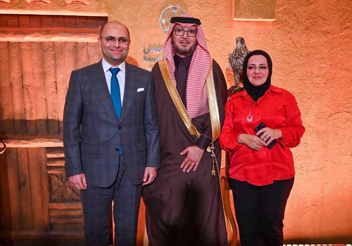 AhmadAhdab_'s tweet photo. مع أخي الحبيب الغالي، سفير خادم الحرمين الشريفين، سعادة السفير الدكتور وليد بن عبد الله بخاري @bukhariwaleeed ، في حفل الاستقبال بمناسبة يوم التأسيس للمملكة العربية السعودية الـ 299، في مقر السفارة السعودية في بيروت. https://t.co/wUBltKbLYU