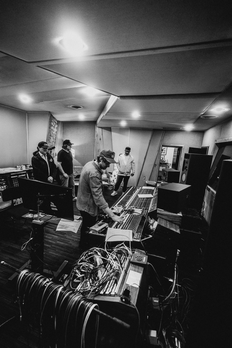 Aaron Lewis tweet media