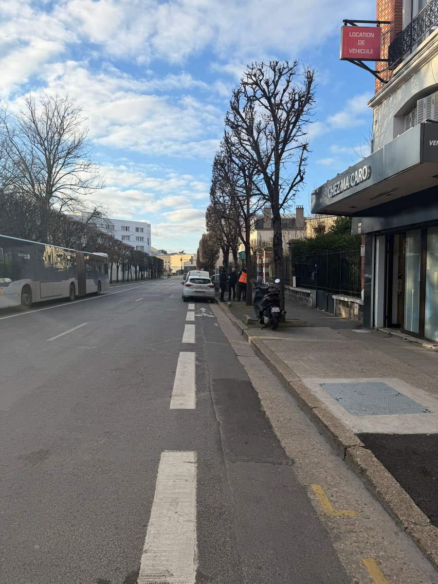 Bus Express Roissy tweet media