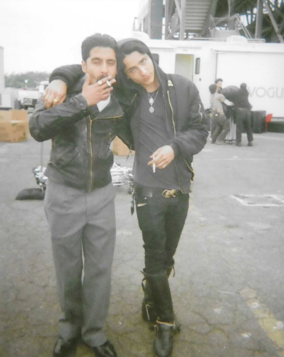 conceal archive tweet media