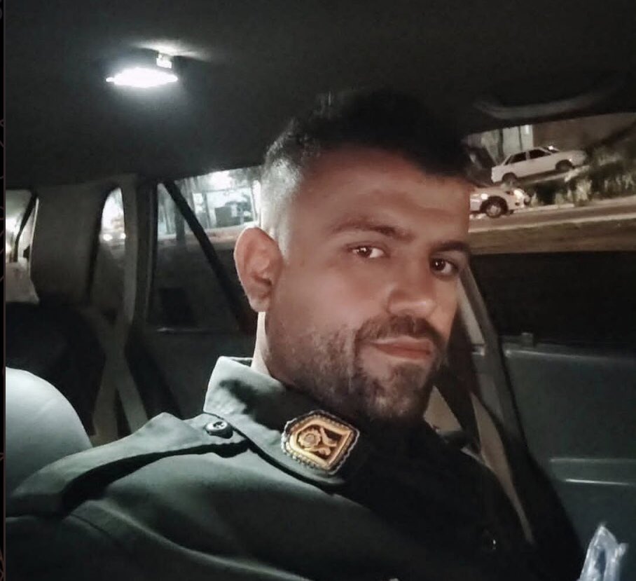 افشین رحمانی
کادر نیروی انتظامی
محل کار بیمارستان عشایر خرم آباد
مخبر 
شکنجره گر و فعال تو سرکوب وحشیانه ی ۱۸-۱۹ دی 

روز اعتراض خیلی ها رو دستگیر کرده، الانم تهرانه 
ادم فروشه به همین دلیل تو بیمارستان ها فقط کار میکنه

09913593758