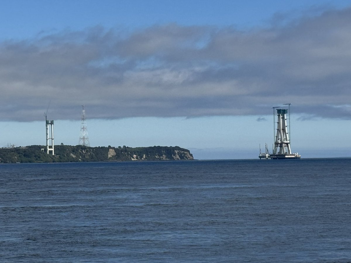 La construcción del Puente Chacao (o Puente sobre el Canal de Chacao) ha alcanzado un 63% de avance.

Se trata de la mayor obra pública en ejecución en Chile, con una inversión total de alrededor de $1,04 billones de pesos, y busca conectar la Isla Grande de Chiloé con el