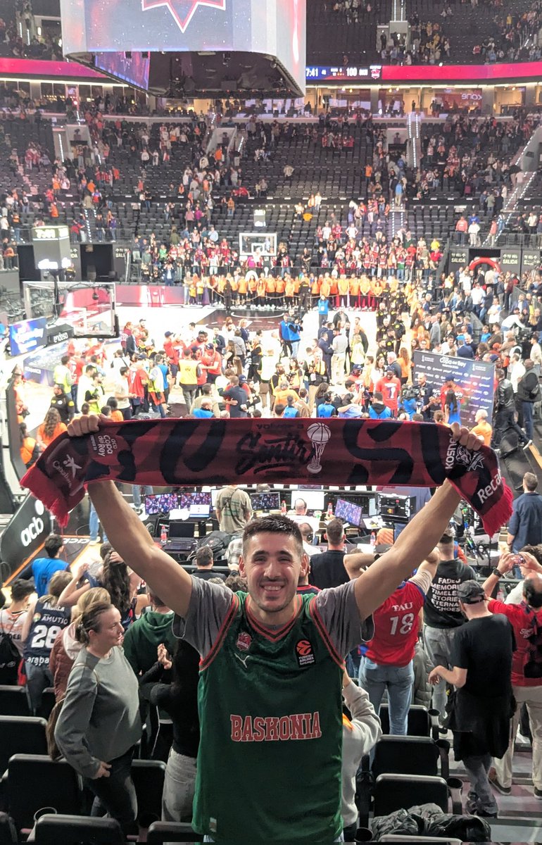 unaiflo's tweet photo. Valencia 2026...betirako! ❤️‍🔥 Nortasuna! 🔵🔴 @Baskonia https://t.co/ecFnIralsQ