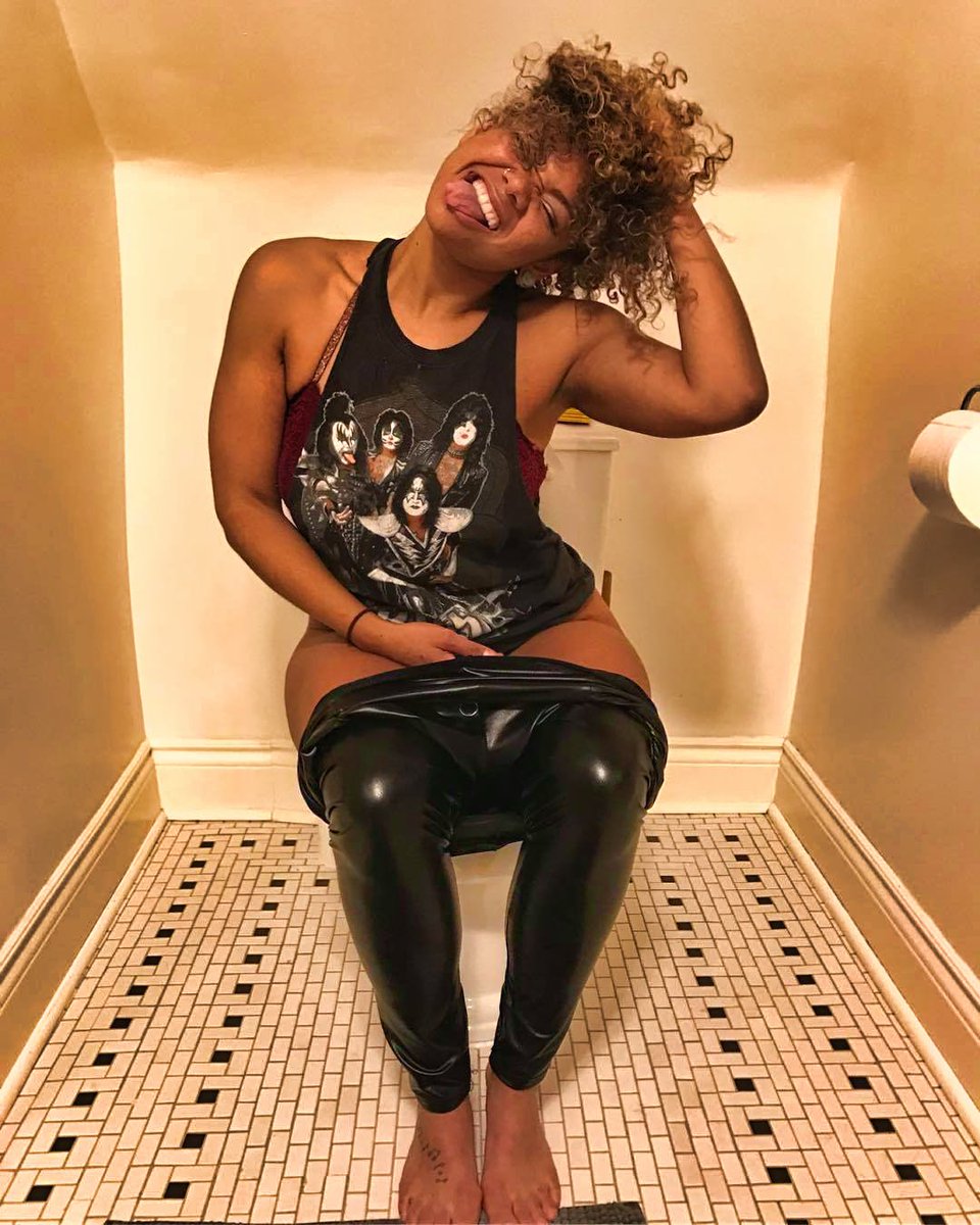 GirlsSelfiesToilet (@_toiletselfies_) on Twitter photo 