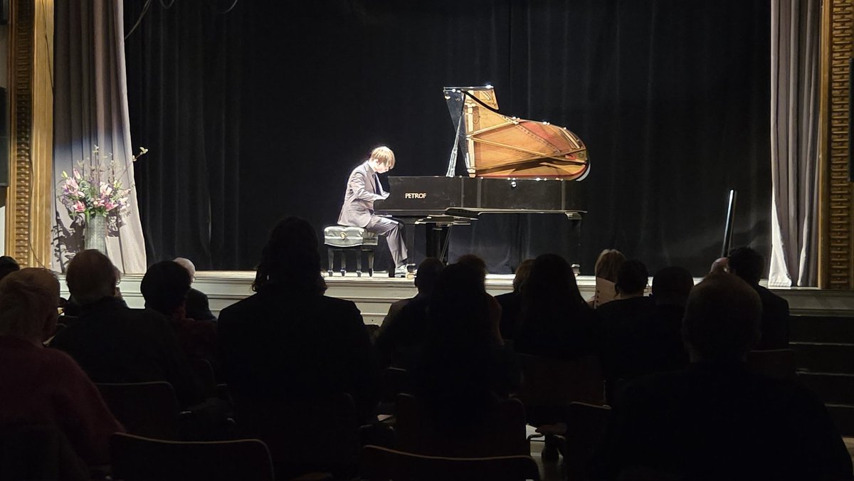CZinNewYork's tweet photo. 🎹 Five young Czech pianists shined at the #FutureTones concert at Bohemian National Hall in NYC after performing at Steinway Hall and joining top masterclasses. Their brilliant interpretations of Mozart, Chopin, Dvorak and Smetana captivated the audience. 🇨🇿🎶 
#CzechMusic https://t.co/2BdkgyRpzA