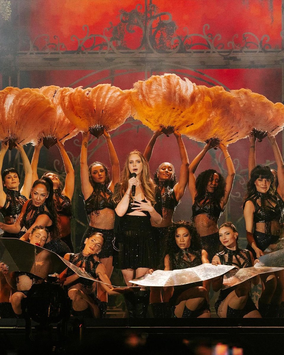 Lana Charts tweet media