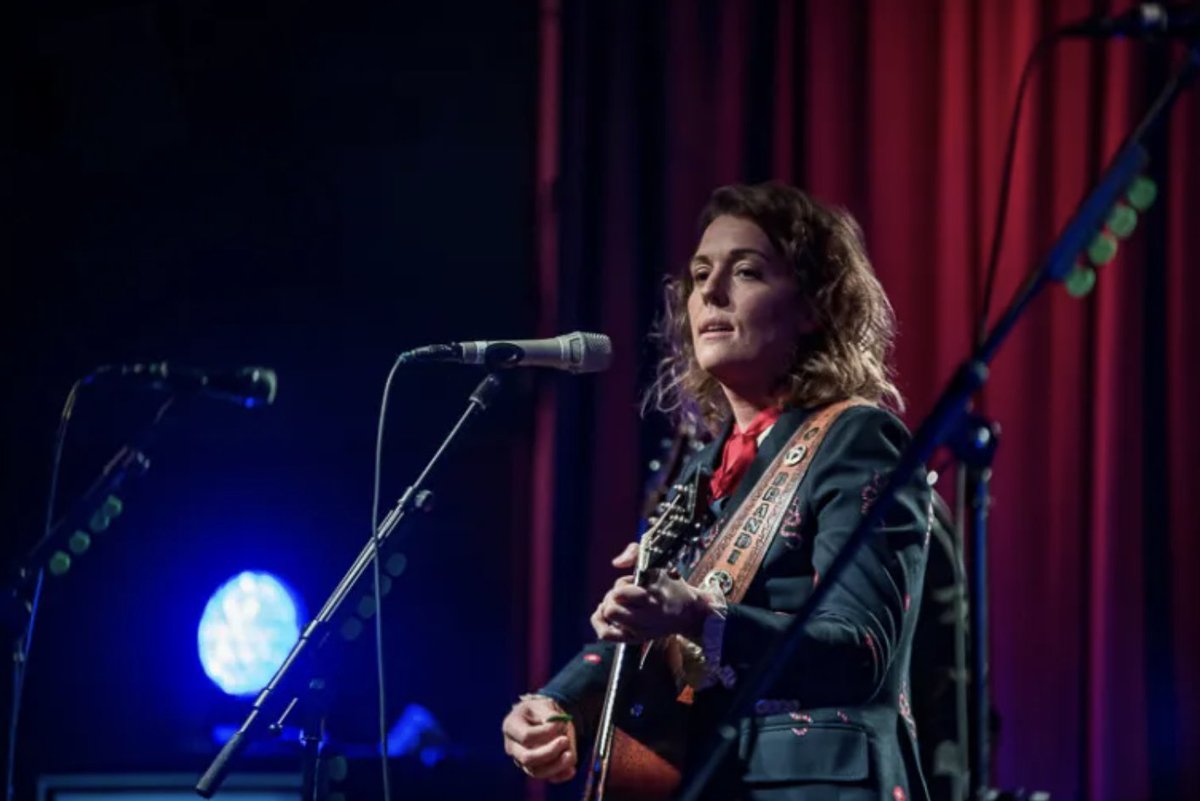 mxdwn's tweet image. Brandi Carlile Calls For ICE Reform Following Minneapolis Show: “What If ICE Just Started Giving Everybody Rides To Immigration Court Instead Of Detaining Them?”

#BrandiCarlile #ICE #Minneapolis 

music.mxdwn.com/2026/02/23/new…