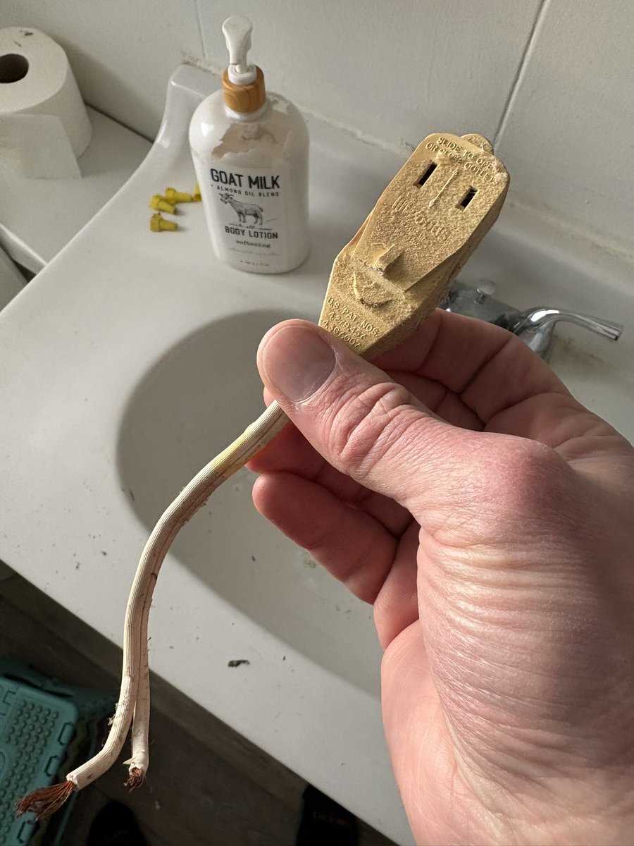 Replacing my bathroom exhaust fan. Found this. 😳