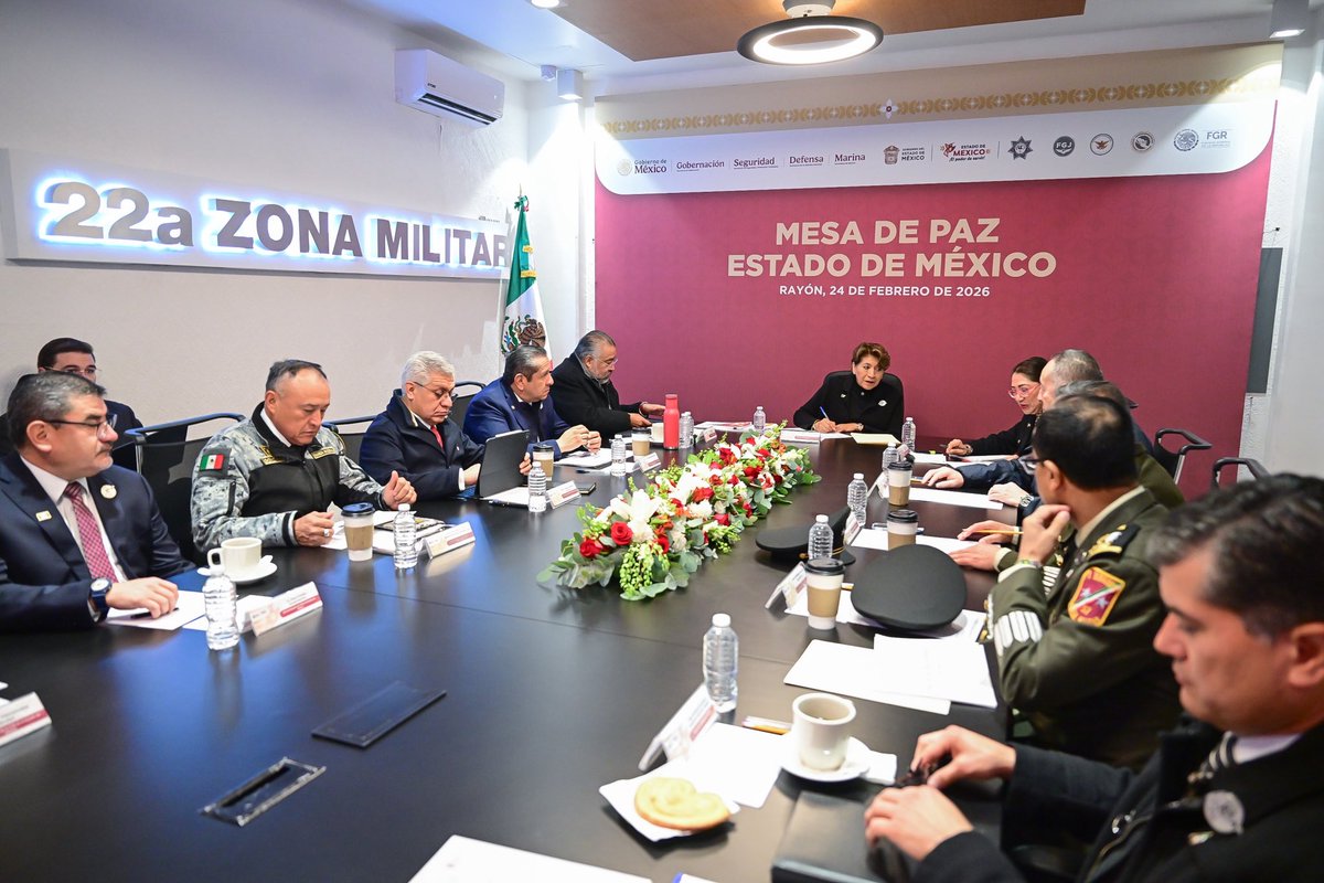 horacioduarteo's tweet photo. Hoy, Día de la Bandera de México, acudimos a la 22/a Zona Militar para sesionar la Mesa de Paz que dirige nuestra querida Gobernadora @delfinagomeza. 
Desde el municipio de #Rayón, reafirmamos el trabajo coordinado por amor a nuestra patria. 
#ElPoderDeServir
#EdoMéx https://t.co/wOno7gWaUx