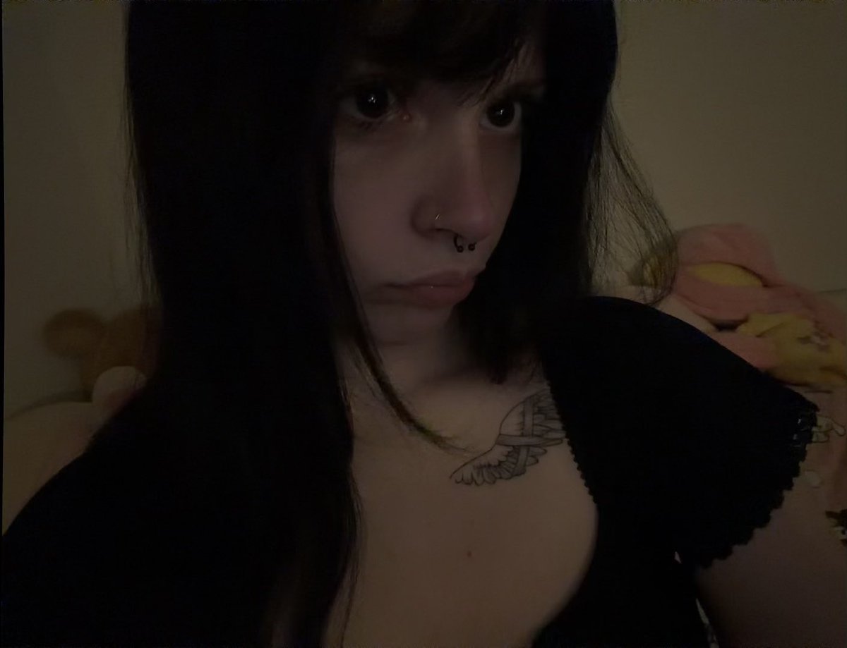 mwaddeleine's tweet image. hi i look like alien :3