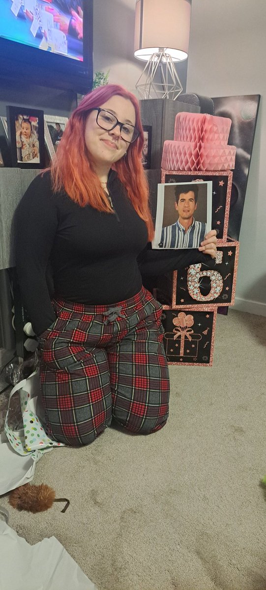 EuanHopkinson's tweet photo. 16 today happy birthday Morgan❤️ Loads of presents but who would have thought seeing @IvoGraham in May would blow the mind😊 see you at the lemon tree Ivo #buzzing #cantwaitforivo https://t.co/pbHiLPJbAF
