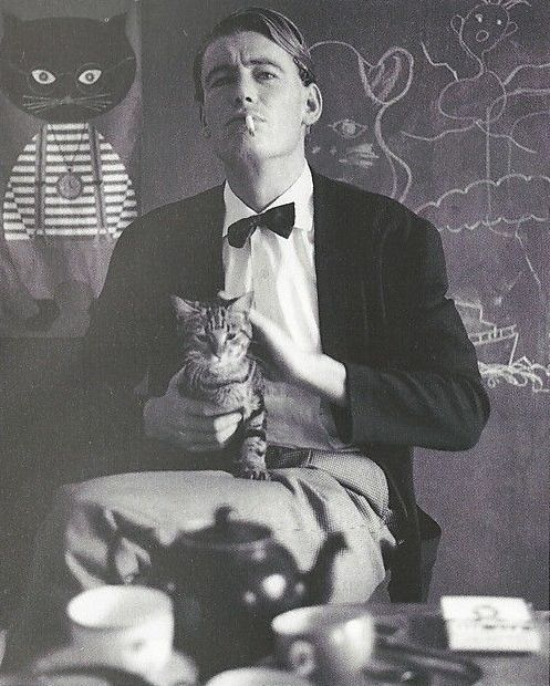 RuizVidal7's tweet photo. Peter O'Toole and a cat
1962 https://t.co/ExW7ORNetp