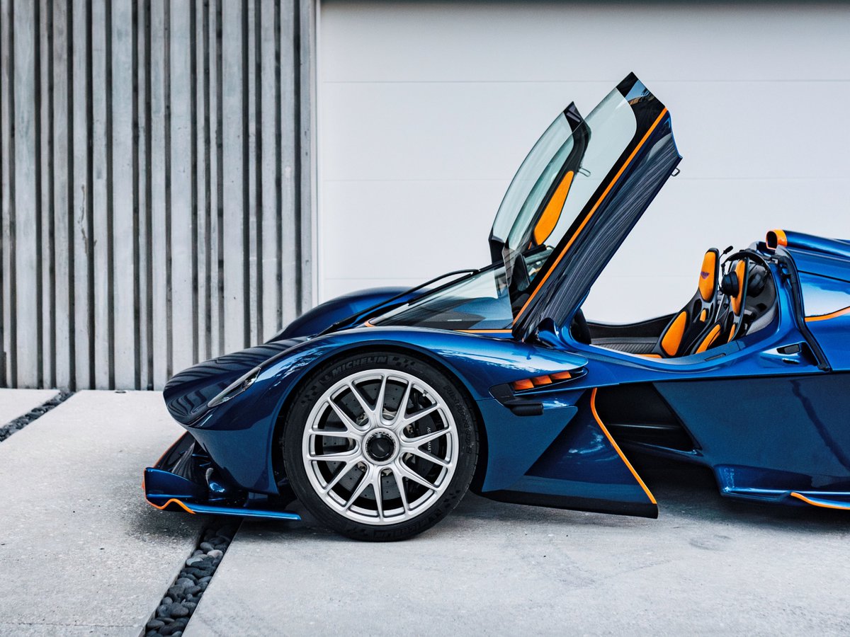 Aston Martin tweet media