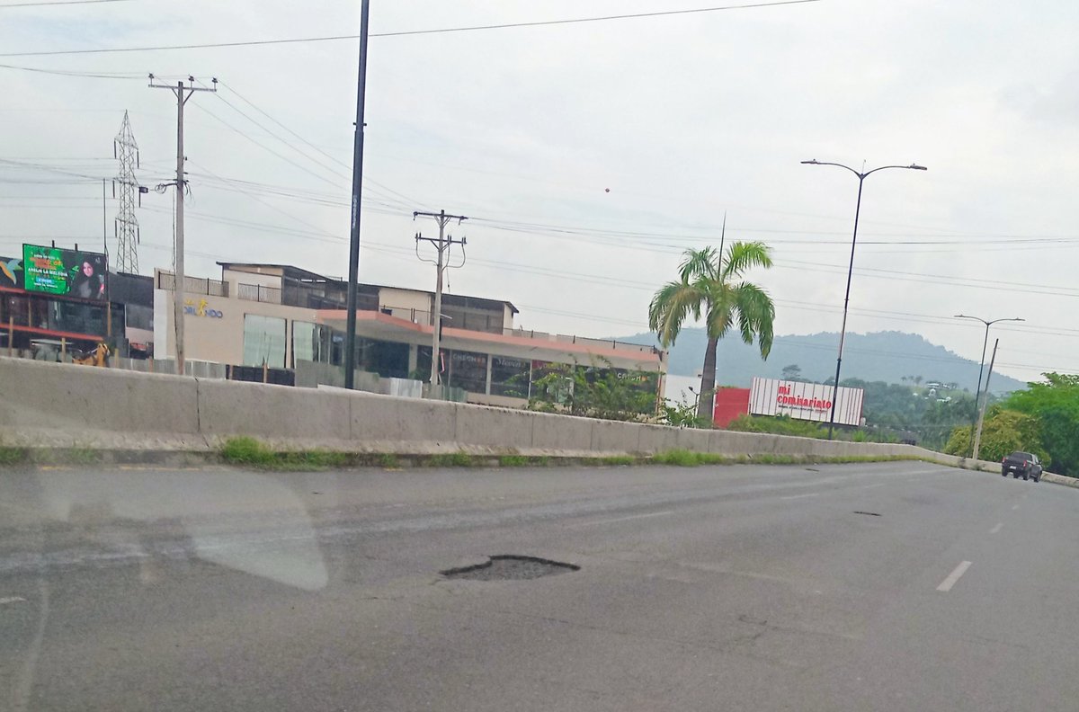 Sr. <a href="/WilsonCanizares/">Dr. Wilson Cañizares Villamar</a> pago #impuestos pero no veo obras en <a href="/LAJOYAec/">La Joya</a> ni en #LaAurora, solo baches y huecos en calles. En tiempo de #reelección usted sí recorría calles, ahora solo lo veo en carteles. <a href="/ComunidLaAurora/">Comunidad de La Aurora Daule</a> <a href="/MUNICIPIODAULE/">MUNICIPIO DAULE</a> <a href="/Wlaradioec/">WLa Radio</a>  <a href="/eluniversocom/">El Universo</a> <a href="/DiarioExtraEc/">Diario Extra</a>
