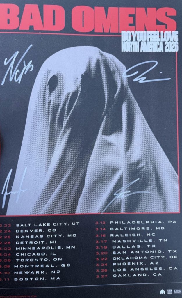 MagaliHope's tweet photo. Cool stuffs from the #DYFL tour — stage taped setlist &amp; VIP signed poster (different from EU) https://t.co/ojxEYHR3bq