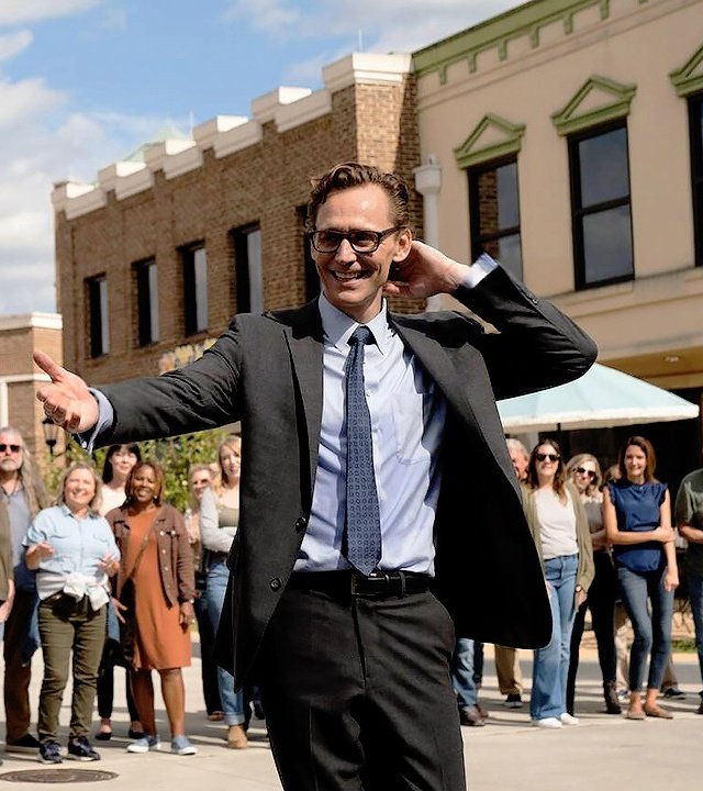 📷| Tom Hiddleston in The Life of Chuck.