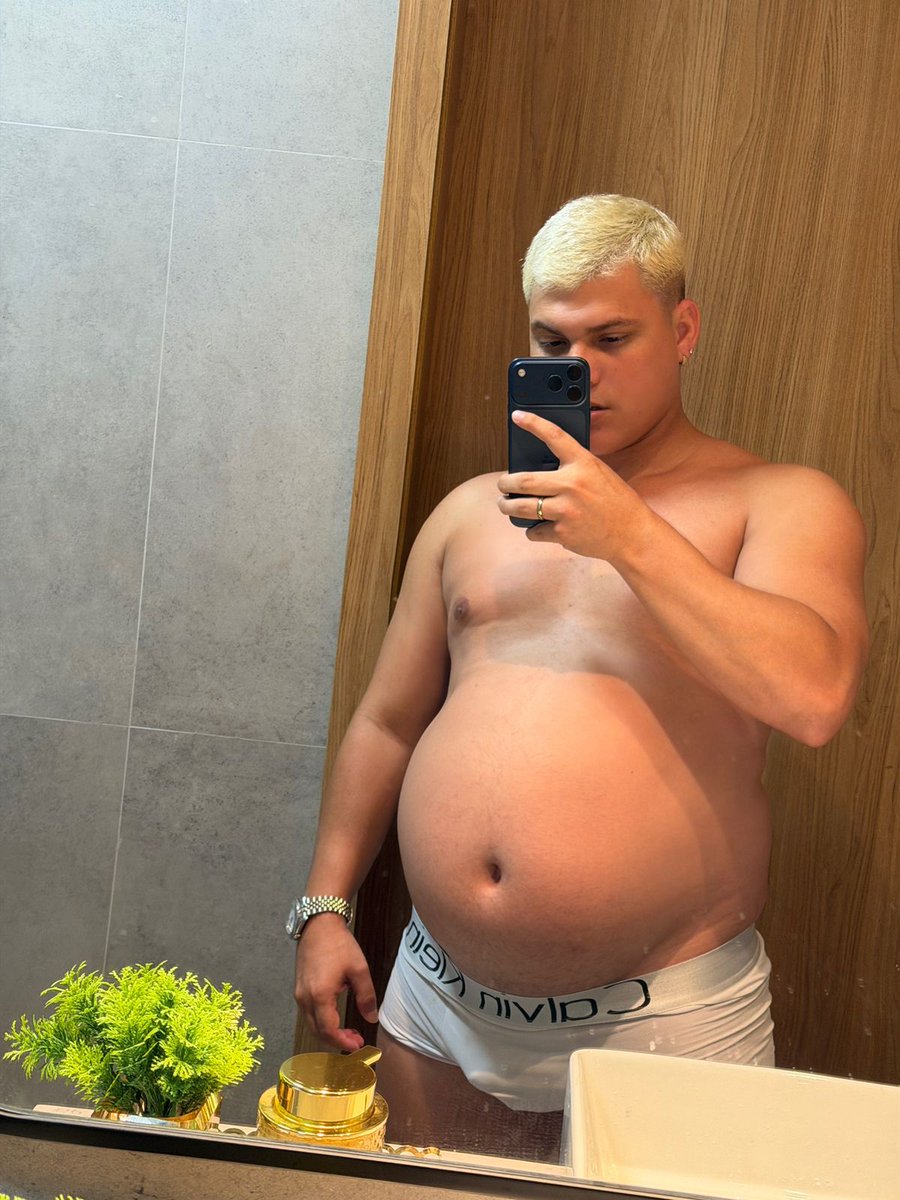 so hungry 

patreon.com/leonardosampaa…