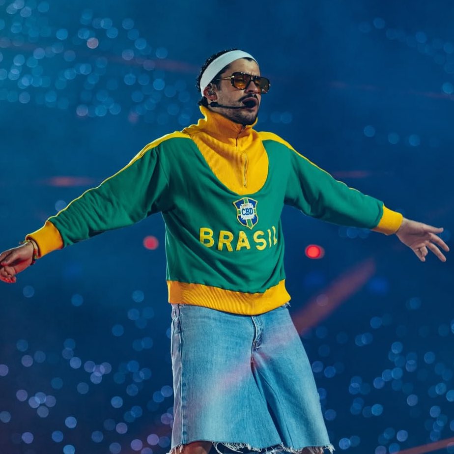 Access Bad Bunny tweet media