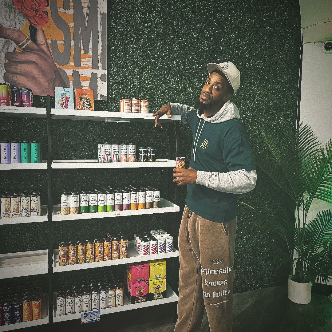 Bull34231's tweet photo. #mrbudtawk 🍃🎙✨️💨 https://t.co/TW2CvcFnYG