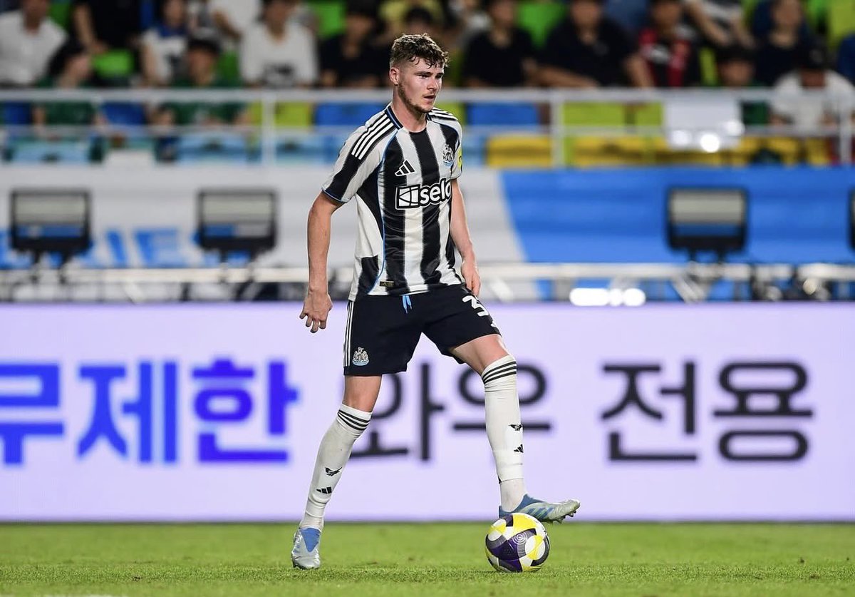 Alex Murphy STARTS for Newcastle United tonight to make his Champions League debut! 🇮🇪

A massive moment for the former Galway United defender, who has risen through the ranks brilliantly since making the move to Newcastle. The opportunity has been a long time coming, but one